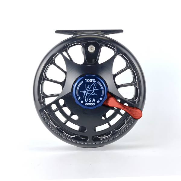 This outstanding reel, tailored to the 6-9 weight class, boasts a 4" diameter with a narrow design, ensuring a smooth and efficient line pickup.